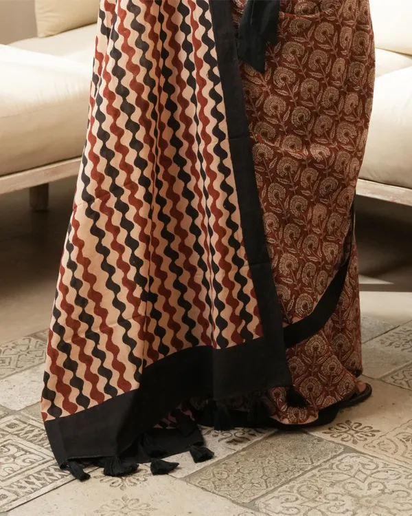 Red_Cotton_Floral_Print_Mulmul_Saree_For_Women